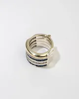 Anillo de plata 925 con dublé de oro y zirconias azules y blancas.