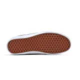 Championes Vans Caldrone Suede color negro con la icónica franja lateral blanca y suela de goma blanca.