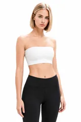 Soutien strapless blanco, de diseño liso y ajuste cómodo.