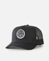 Gorro tipo trucker Rip Curl color negro, con panel frontal rígido, visera curva y parte trasera de red. Cuenta con un parche circular estampado en el frente con diseño gráfico y letras.