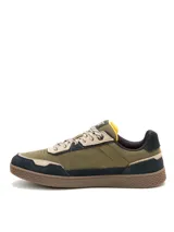 Sneakers Caterpillar modelo Pause Retro Leather, confeccionados en una combinación de gamuza y lona, en tonos verde militar, beige y negro, con suela de goma texturizada y cordones planos estampados.