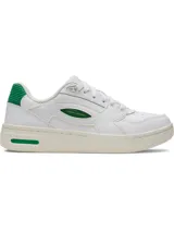 Championes Under Armour modelo W Flex, de diseño urbano en color blanco con detalles en verde en el talón y el lateral. Presentan una parte superior de cuero premium, entresuela de EVA para mayor amortiguación y suela de goma resistente.