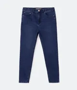 Pantalón de jean skinny azul oscuro, con elástico regulador interno, cinturilla con trabillas, botón, bolsillos y sin estampado.