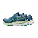 Championes de running Asics Gel-Kayano 29, color negro con detalles en rojo y amarillo. Presentan tecnología FF Blast+ en la entresuela para mayor amortiguación y diseño de malla transpirable.