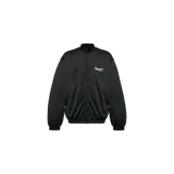 Campera deportiva Balenciaga de cierre frontal, color negro, con cuello alto, bolsillos laterales y el logotipo de la marca estampado en el pecho.