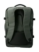Mochila maletín de diseño versátil en color verde oscuro, confeccionada en poliéster reciclado repelente al agua. Cuenta con tres compartimentos principales con cierre, espacio interior para laptop de 15 pulgadas, múltiples bolsillos frontales con cierre, asa lateral para uso como maletín, correas ajustables y panel trasero acolchado.