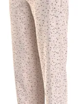 Pantalón de pijama largo color rosa pálido con estampado de letras negras.