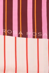 Pareo de viscosa con diseño a rayas verticales en tonos azul marino, azul claro, celeste, verde lima y blanco.