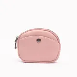 Monedero pequeño color rosado con cierre de cremallera y broche metálico.