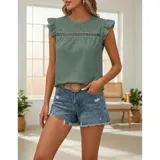 Blusa de tela broderie color negro, con cuello redondo, mangas cortas con volados y detalle de calado horizontal en la parte superior del pecho.
