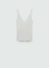 Musculosa blanca de punto fino con tirantes finos y escote en V.