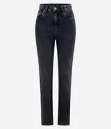 Pantalón de jean de corte recto y cintura alta, con diseño clásico de cinco bolsillos, cierre frontal con cremallera y botón, y acabado en lavado oscuro.