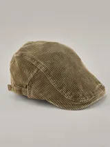Boina tipo flat cap de pana color beige, con ajuste lateral mediante hebilla metálica.