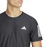 Remera de running Adidas Own The Run, color gris oscuro, manga corta, con cuello redondo y logo de Adidas en el pecho. Presenta tres franjas reflectivas en ambas mangas y cinta reflectiva en la nuca con texto repetido de la marca.