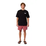 Remera Rusty Ximit de color negro, con diseño de manga corta y cuello redondo, destacando un pequeño logo estampado en el pecho.
