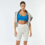 Short de ciclista color blanco, tiro alto.