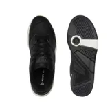 Championes Lacoste negros con logo de la marca en el lateral y suela blanca.