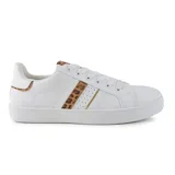 Championes blancos con detalles en animal print y dorado.