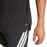 Remera deportiva Adidas de manga corta, color negro con las icónicas tres tiras blancas en las mangas y logo de la marca en el pecho. Presenta un diseño técnico y transpirable ideal para entrenamiento.