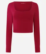 Blusa cropped deportiva femenina Get Over, confeccionada en microfibra de poliamida y elastano, de color fucsia, con escote cuadrado, manga larga y puños con abertura para pulgar.
