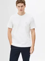 Remera de cuello redondo Tommy Hilfiger, confeccionada en puro algodón, con corte regular y monograma TH bordado a contraste en el pecho.