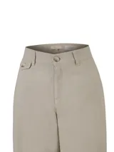 Pantalón Moani RKF de tiro medio, corte recto y calce regular, color beige, confeccionado en algodón orgánico. Cuenta con bolsillos laterales y cierre frontal con botón.