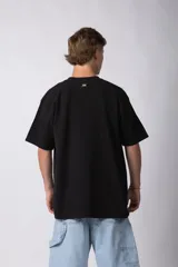 Remera de corte oversize confeccionada en algodón pesado, color azul grisáceo, con cuello redondo y bordado "HUMAN" en el centro del pecho.