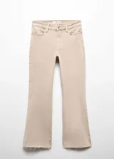 Jeans flare crop de tiro alto, color beige, con diseño acampanado, cinco bolsillos, trabillas y bajo deshilachado.