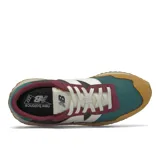 Championes urbanos New Balance modelo MS237HR1, con capellada de malla color verde azulado, superposiciones de gamuza color beige y marrón, detalles en burdeos y negro, logo "N" en blanco y suela texturizada color crema.