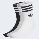 Pack de tres pares de medias Adidas de caña media, con diseño acanalado, las icónicas tres rayas en el puño y el logo del Trifolio bordado.