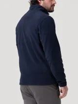 Buzo polar de hombre RKF modelo Reed, color azul marino, de manga larga, cuello alto con cierre parcial de botones a presión y bolsillos funcionales.