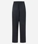 Pantalón femenino negro de tejido airflow, con corte recto, elástico y lazo en la cintura.