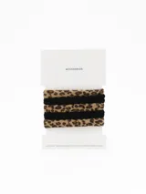 Pack de cinco coleros elásticos para el cabello, con diseño combinado de colores lisos en negro y estampado animal print.