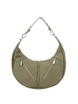 Cartera tipo shoulder bag color verde oliva, con forma de media luna. Presenta dos cierres diagonales en la parte frontal y una correa ajustable.