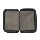 Bolso de viaje con ruedas Rip Curl modelo F-Light Transit, color gris jaspeado con base reforzada en color gris oscuro. Cuenta con manija telescópica, correas de compresión laterales y logo de la marca estampado en el frente.