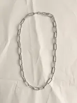 Collar de plata 925 maciza con diseño de eslabones alargados y textura martelé.