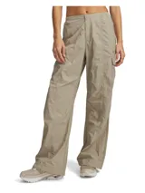 Pantalón cargo de corte holgado confeccionado en tejido técnico ripstop resistente al agua. Presenta cintura elástica con cierre de botón a presión, bolsillos laterales con cremallera, bolsillo cargo y cordón elástico ajustable en los bajos.