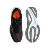 Championes de running Saucony modelo Guide 16, con capellada de malla técnica en tonos marrón oscuro y negro, entresuela blanca con tecnología PWRRUN y detalles en naranja.