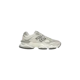 Championes New Balance modelo 9060 "Sea Salt Raincloud", en tonos gris y blanco, con suela robusta y diseño futurista.