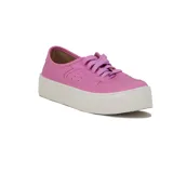 Championes Moleca color rosado con plataforma blanca y cordones al tono.