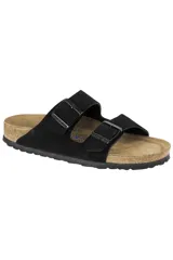 Sandalias Birkenstock Arizona Sfb Leve, color negro, con dos correas de cuero sintético con hebillas ajustables.