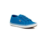 Championes casuales azules de mujer, acordonados, con suela blanca y línea decorativa blanca en el borde superior.