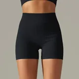 Short deportivo blanco de punto canalé con cintura alta y corte ajustado.