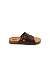Sandalias marrones de tiras cruzadas Paddock con hebilla metálica dorada regulable, plantilla anatómica y base de corcho.