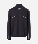 Buzo deportivo de corte boxy, color negro, con cuello alto, cierre frontal completo y mangas largas. Presenta detalles de líneas blancas a lo largo de las mangas y lettering estampado en el pecho.