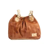 Cartera de cuero marrón con efecto gastado, asas de hombro en tono beige claro con herrajes metálicos dorados y detalles de costura fruncida en el frente.