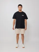 Remera de algodón verde claro con diseño oversize y estampado delantero pequeño en el pecho.