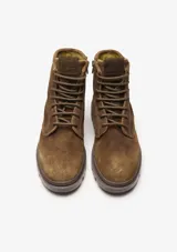 Botas de caña media Satorisan modelo Unalome Ziplacer, color marrón, confeccionadas en gamuza con cordones al tono y suela de goma dentada de estilo robusto.