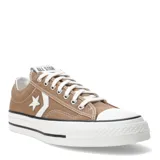 Championes Converse modelo Star Player 76 OX, color beige con detalles en blanco y negro. Presentan diseño de caña baja con el icónico logo de estrella y chevrón en el lateral, puntera de goma y suela de plataforma plana.
