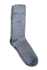 Medias de punto color gris melange con detalle de logo bordado cerca del puño elástico.